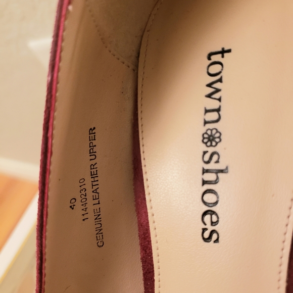 Town Shoes red suede pumps - Picture 4 of 4